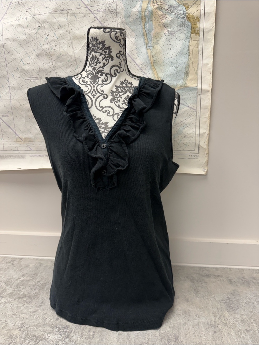 early‎ Y2K / 2000s Ralph Lauren 
Black Ruffle V-Neck Sleeveless Top XL